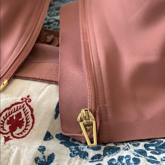 Victoria Secret Front Close Sports Bra - Picture 5 of 11